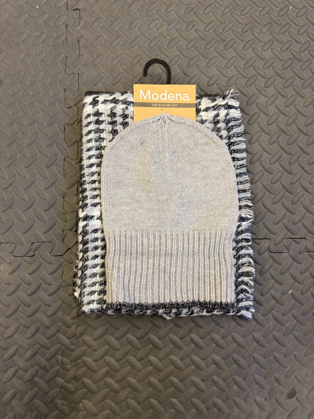 Light Gray Scarf & Hat Set